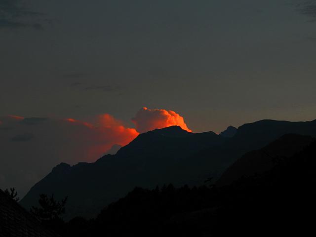 Sunset south of Albertville, direction Mont-de-Lans, Les deux Alpes