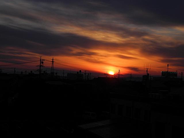 Sunset photographed from Hikari 477 shortly before shin-osaka